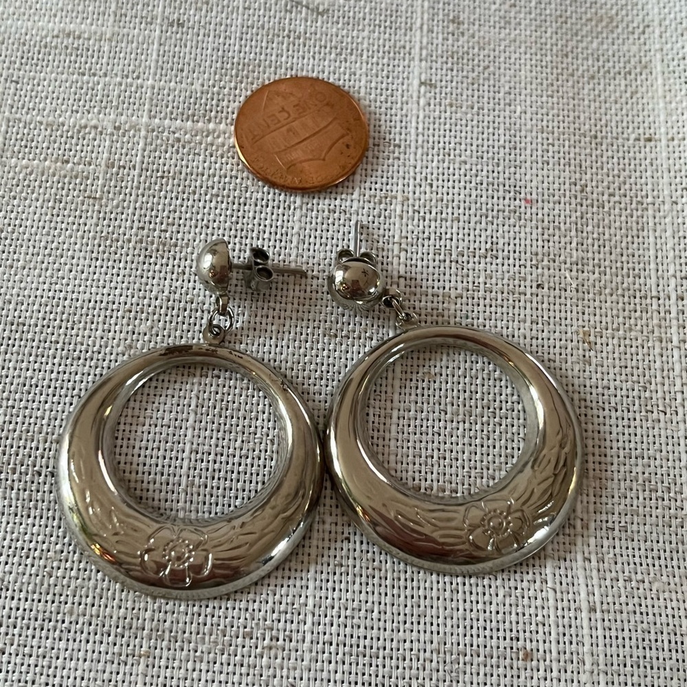 VINTAGE BOHO STYLE LARGE CIRCLE HOOP EARRINGS.. - Picture 7 of 10
